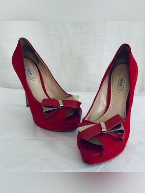 GUESS Red Suede Peep-Toe Bow‎ Stiletto Two Tone Platform Heels